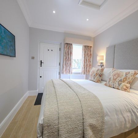 Mulberry House Guest House Ongar ภายนอก รูปภาพ