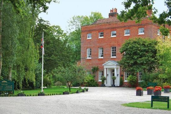 Mulberry House Guest House Ongar ภายนอก รูปภาพ