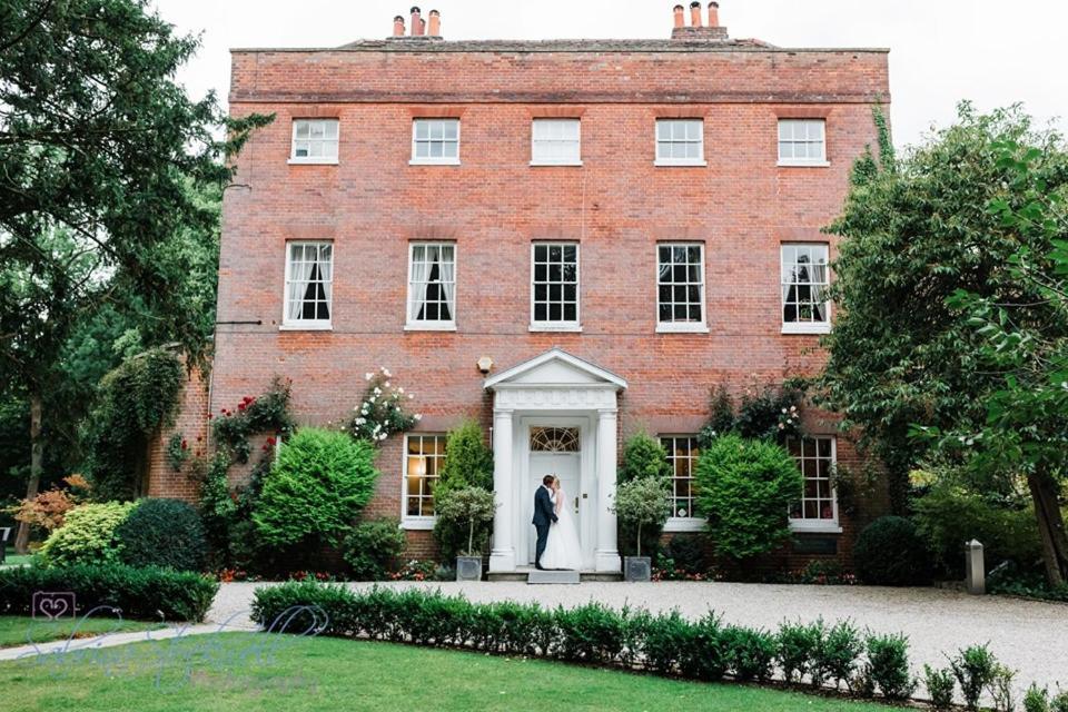 Mulberry House Guest House Ongar ภายนอก รูปภาพ