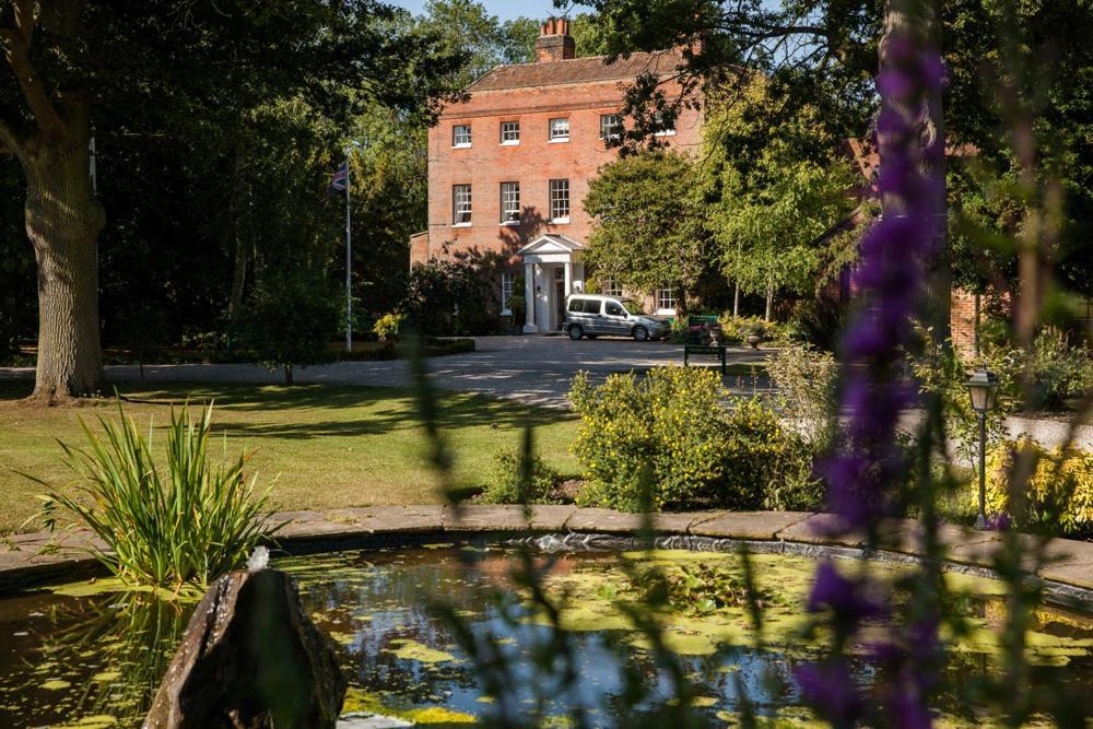 Mulberry House Guest House Ongar ภายนอก รูปภาพ