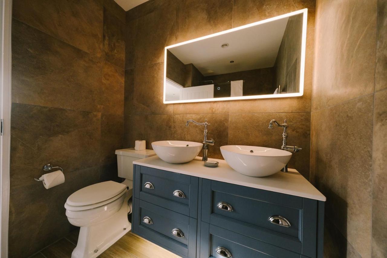 Mulberry House Guest House Ongar ภายนอก รูปภาพ