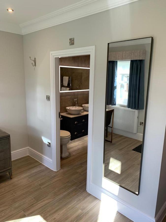 Mulberry House Guest House Ongar ภายนอก รูปภาพ