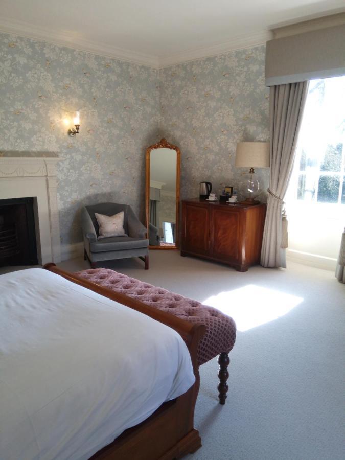 Mulberry House Guest House Ongar ภายนอก รูปภาพ