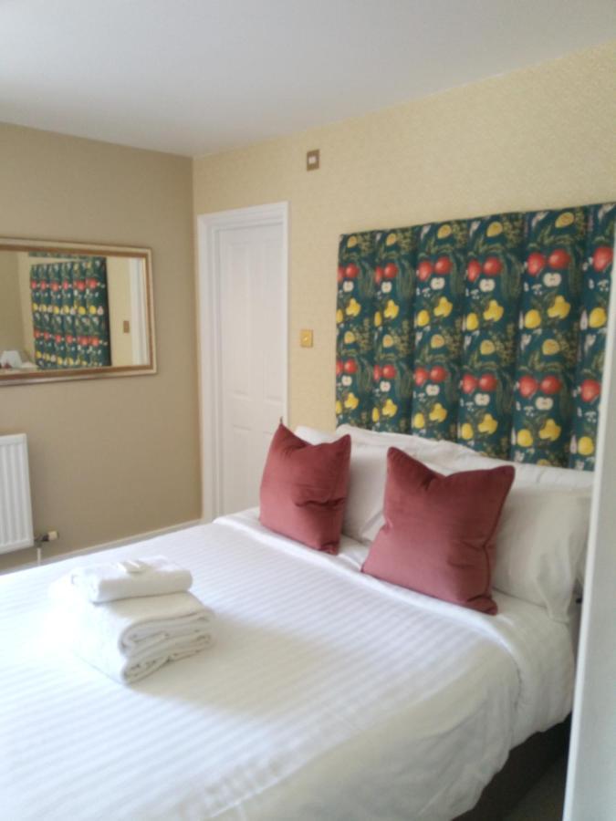 Mulberry House Guest House Ongar ภายนอก รูปภาพ