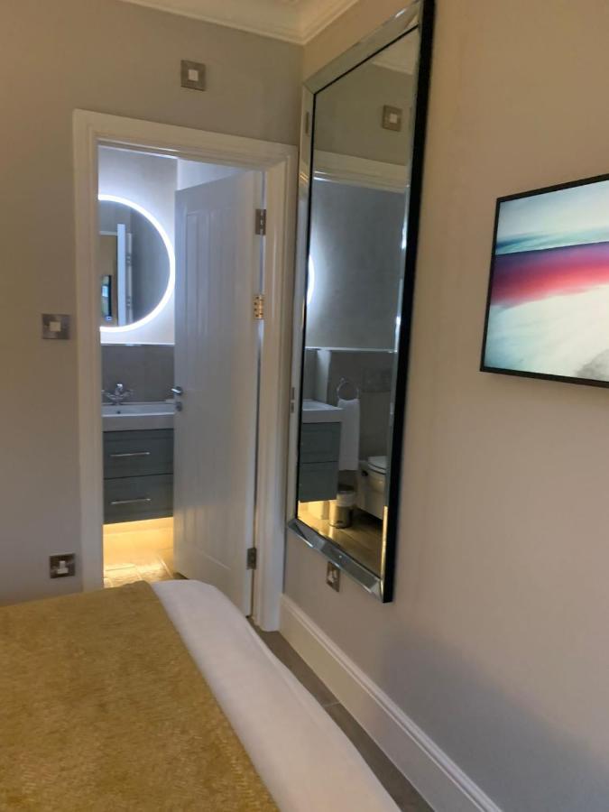 Mulberry House Guest House Ongar ภายนอก รูปภาพ