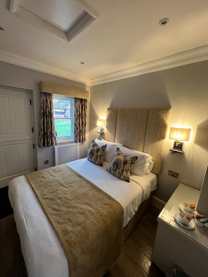 Mulberry House Guest House Ongar ภายนอก รูปภาพ