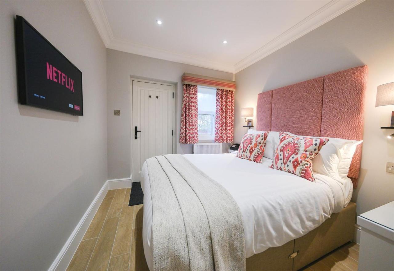 Mulberry House Guest House Ongar ภายนอก รูปภาพ