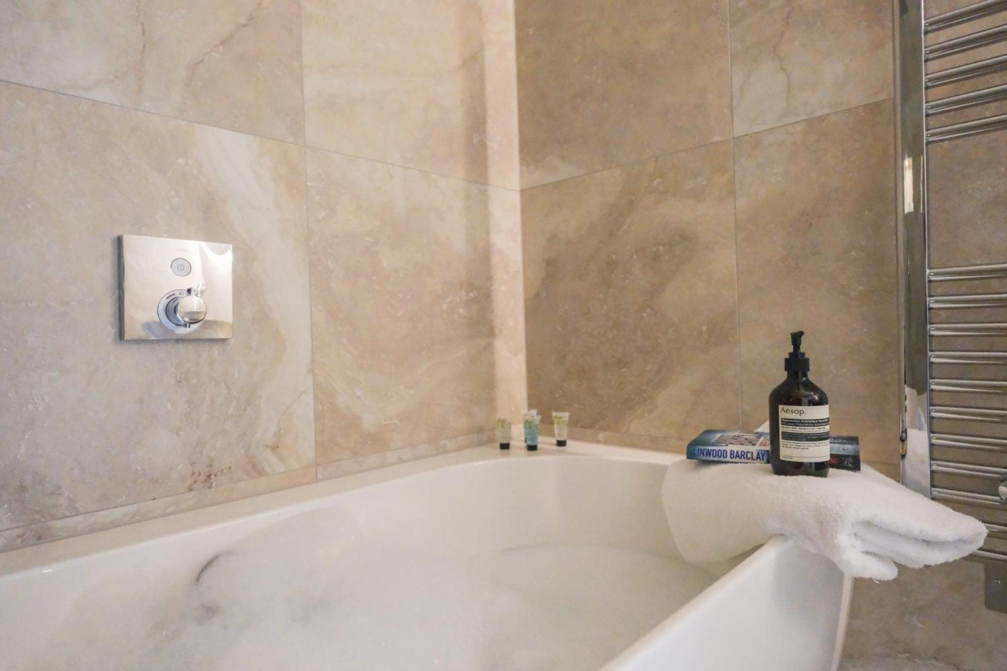 Mulberry House Guest House Ongar ภายนอก รูปภาพ