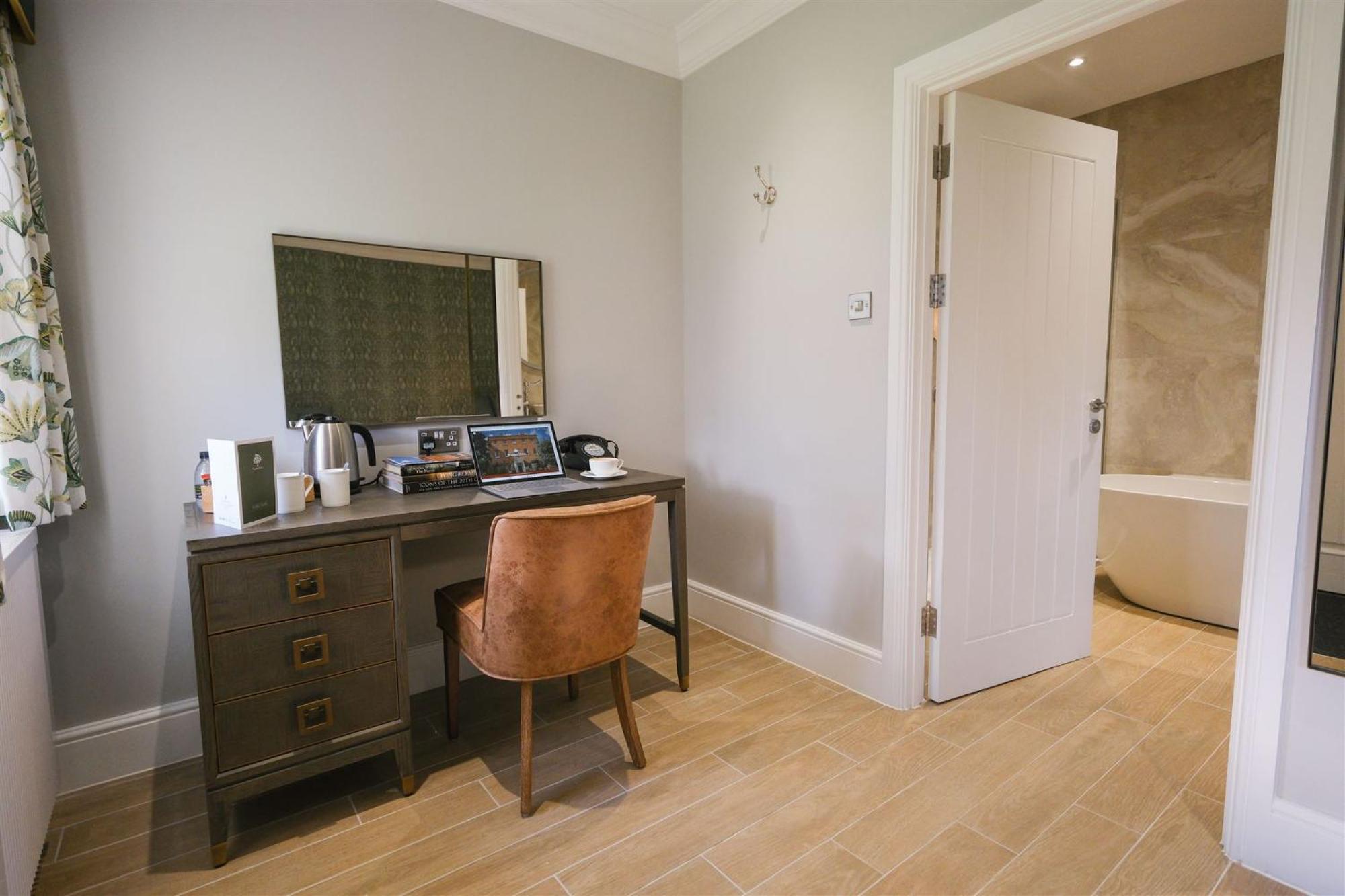 Mulberry House Guest House Ongar ภายนอก รูปภาพ