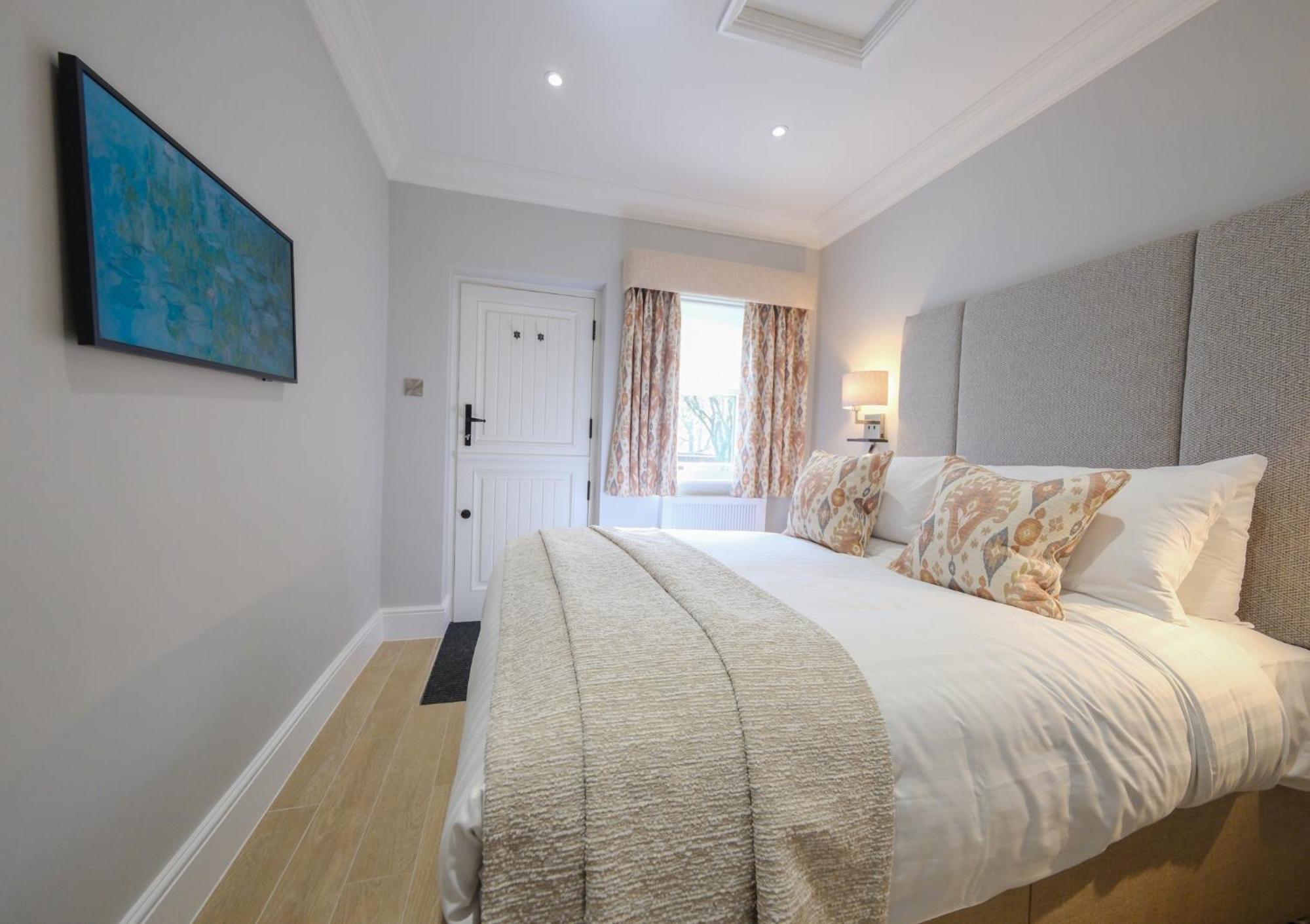 Mulberry House Guest House Ongar ภายนอก รูปภาพ