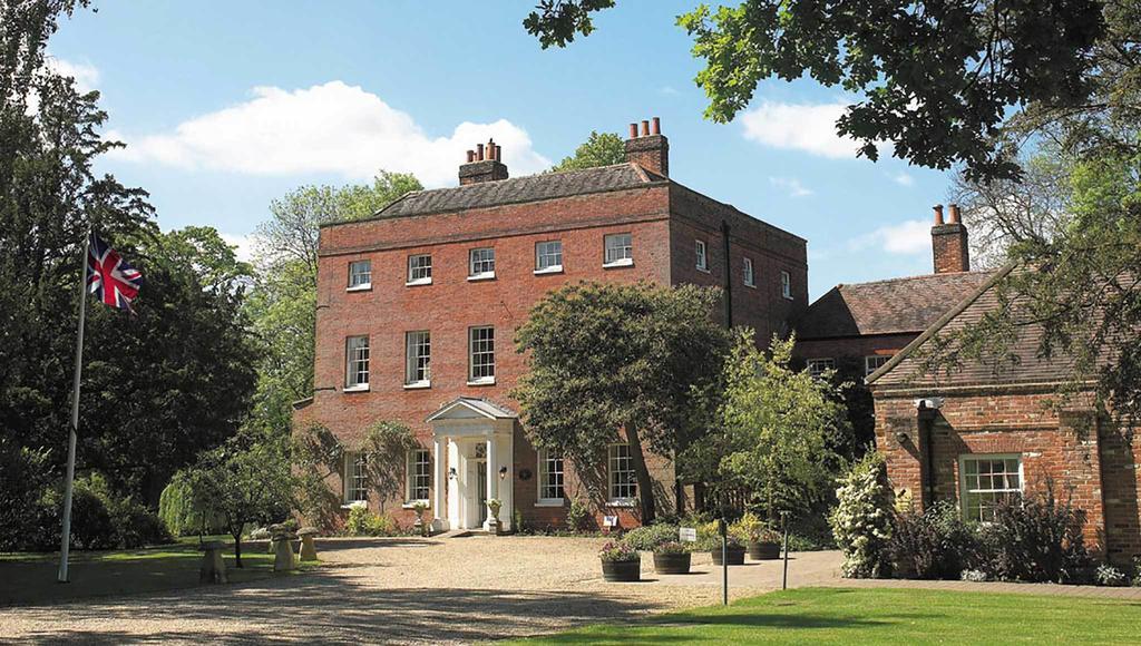Mulberry House Guest House Ongar ภายนอก รูปภาพ